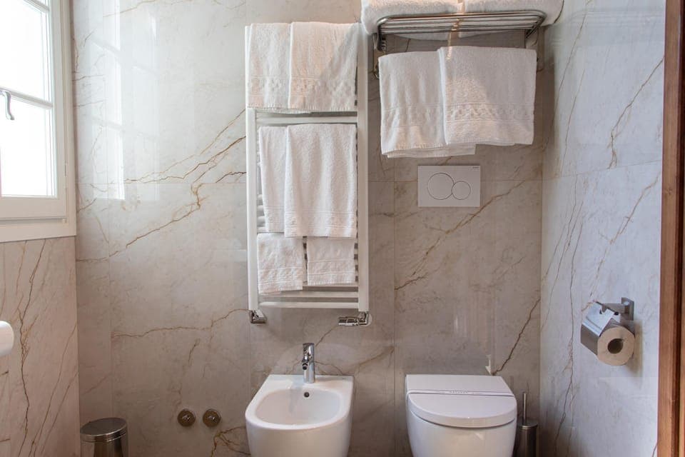 Toilet, Bathroom, bidet, towels