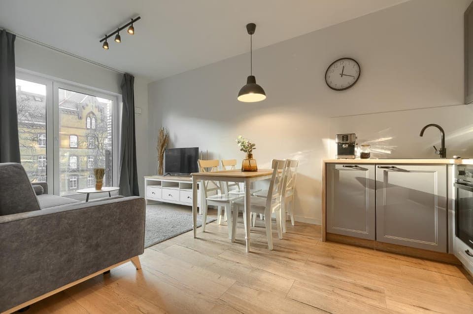 Kitchen or kitchenette, Dining area, dishwasher