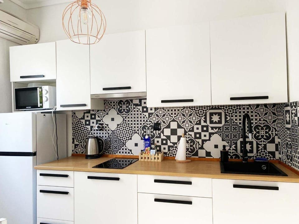 Coffee/tea facilities, minibar, stove, kitchen