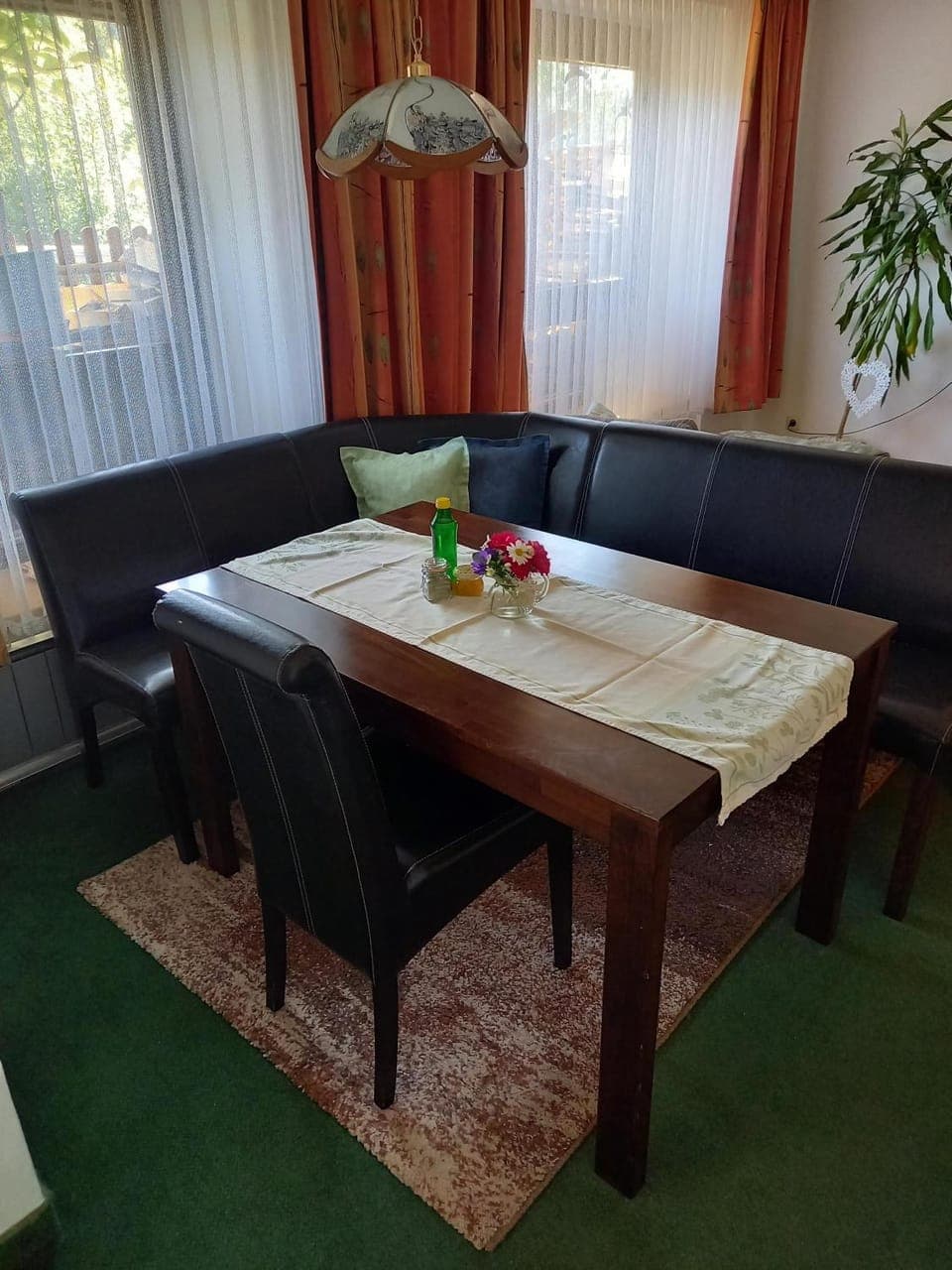 Seating area, Dining area