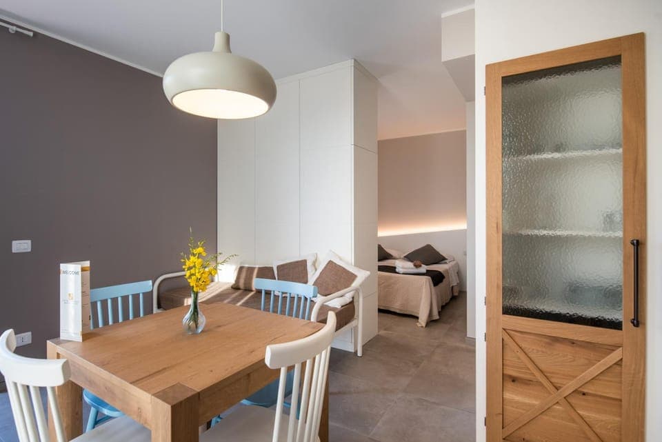 Kitchen or kitchenette, Living room, Seating area