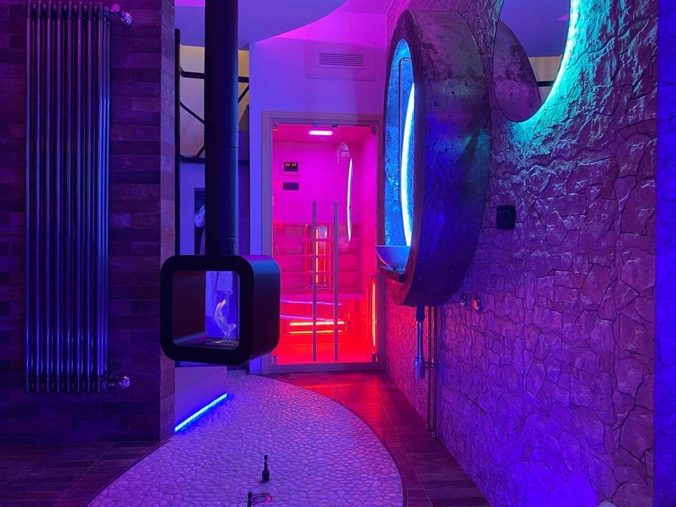 Sauna, Spa and wellness centre/facilities, flat iron