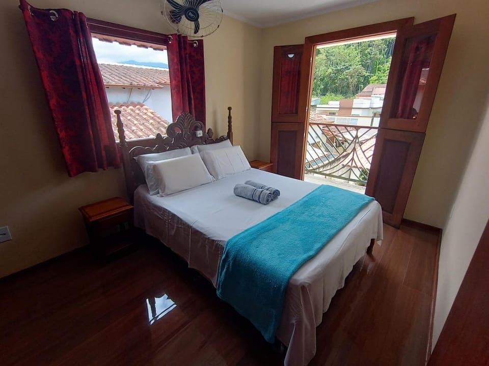 Bed, Photo of the whole room, towels