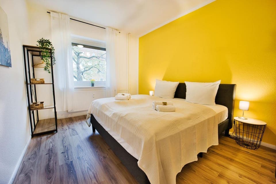 Bed, Photo of the whole room, Bedroom, towels