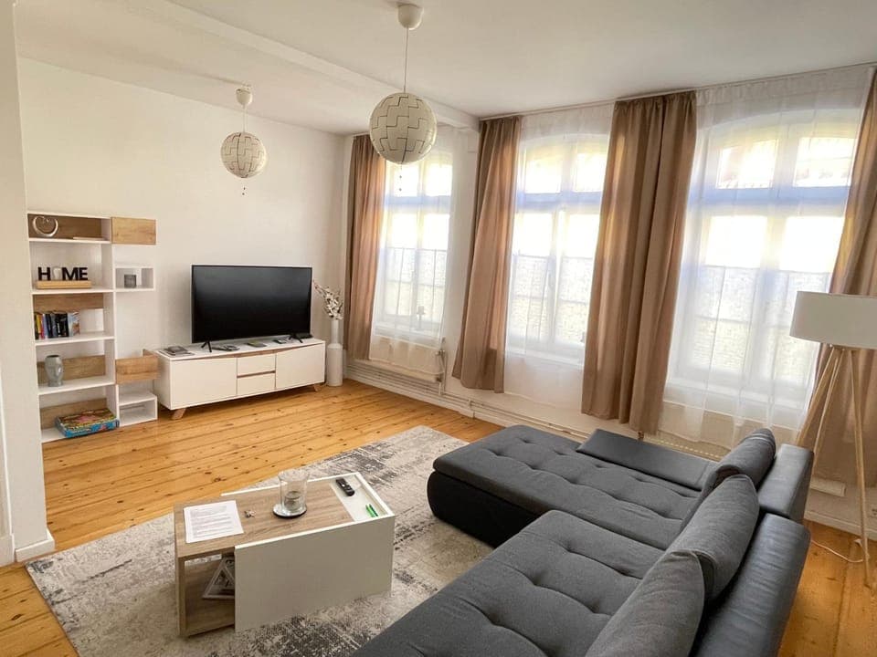 Communal lounge/ TV room, TV and multimedia, Living room, Seating area, Evening entertainment