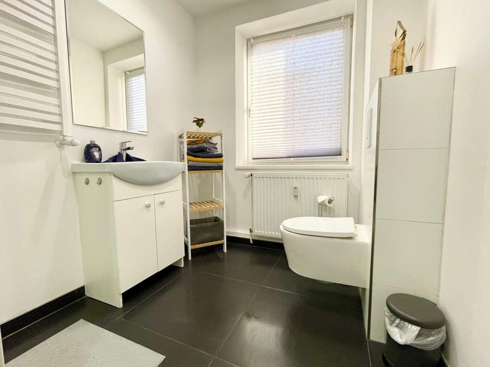 Toilet, Bathroom, towels