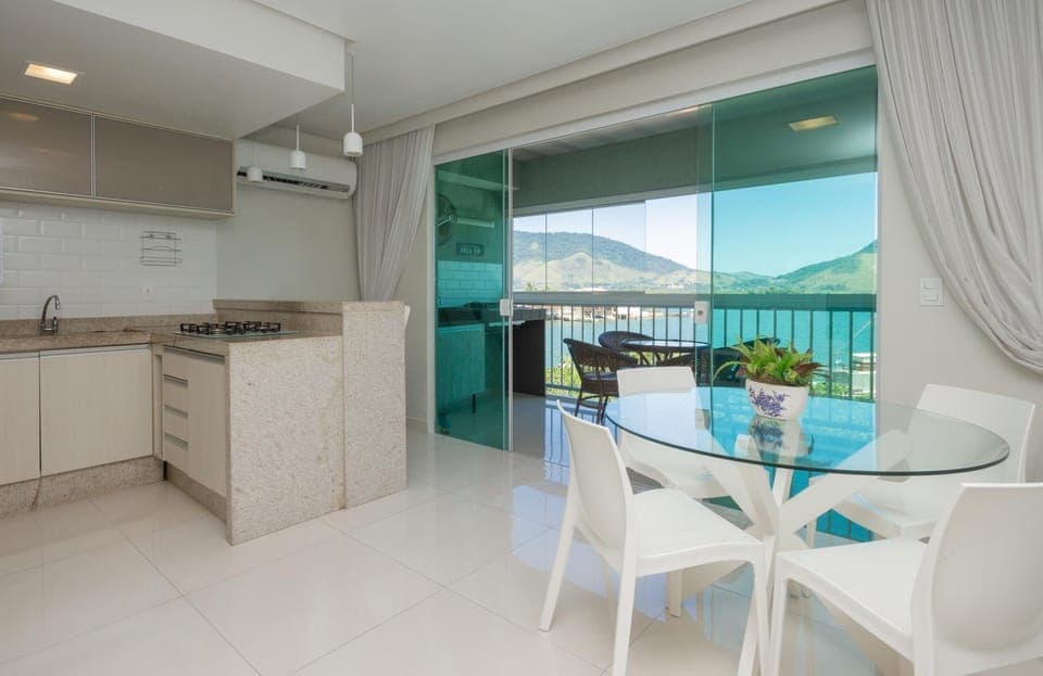 Kitchen or kitchenette, Dining area, air conditioner