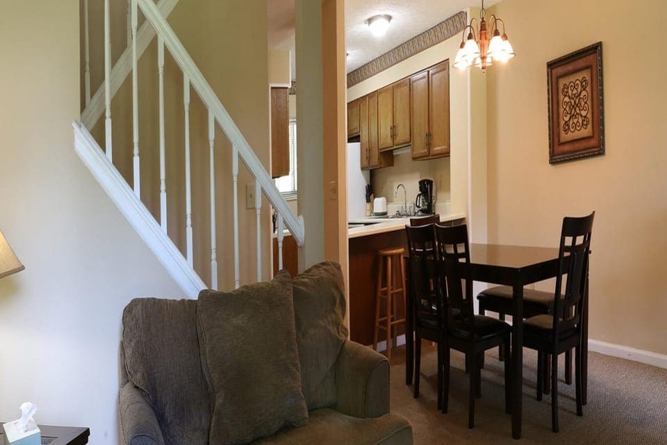 Dining area, kitchen