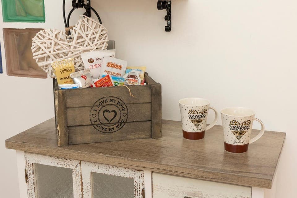 Coffee/tea facilities, Food and drinks