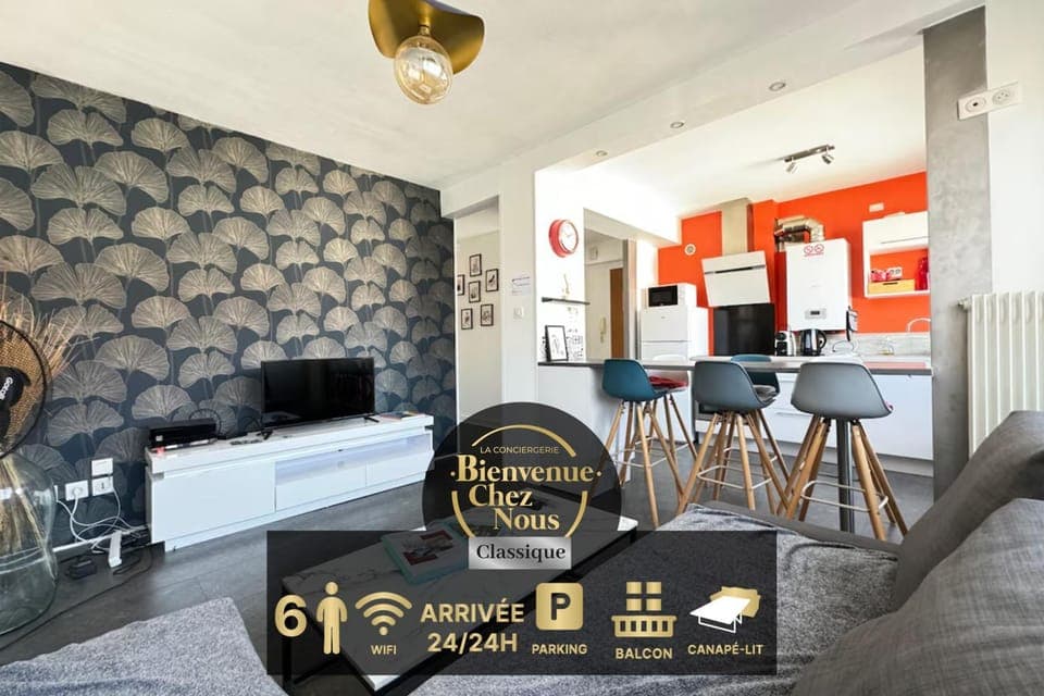 Communal lounge/ TV room, TV and multimedia, Kitchen or kitchenette, Living room, Seating area, Dining area, Evening entertainment