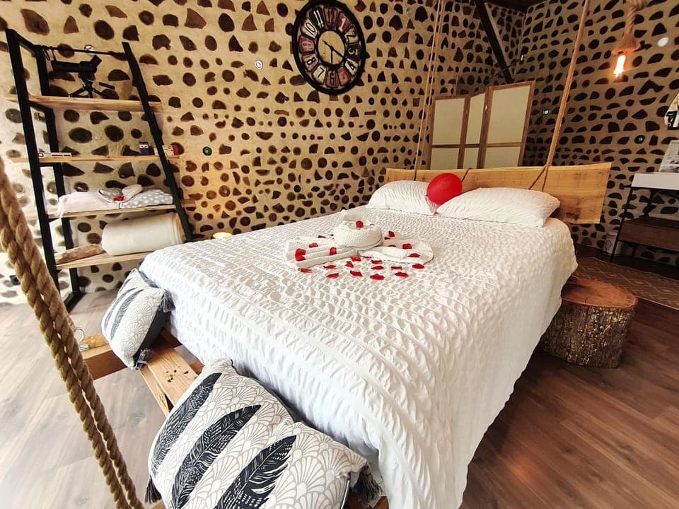 Bed, Photo of the whole room, Bedroom