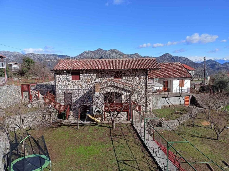 Property building, Day, Natural landscape, Balcony/Terrace, Inner courtyard view