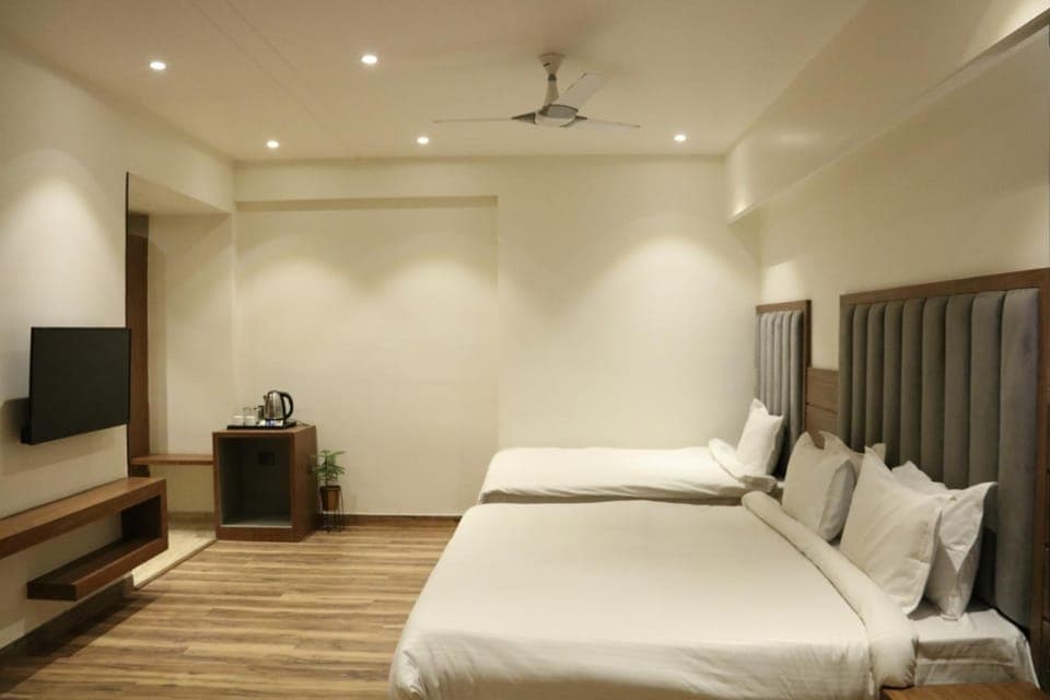 Photo of the whole room, Bedroom