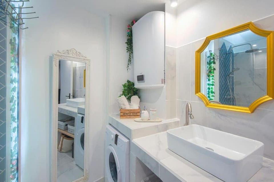 Shower, Bathroom, towels