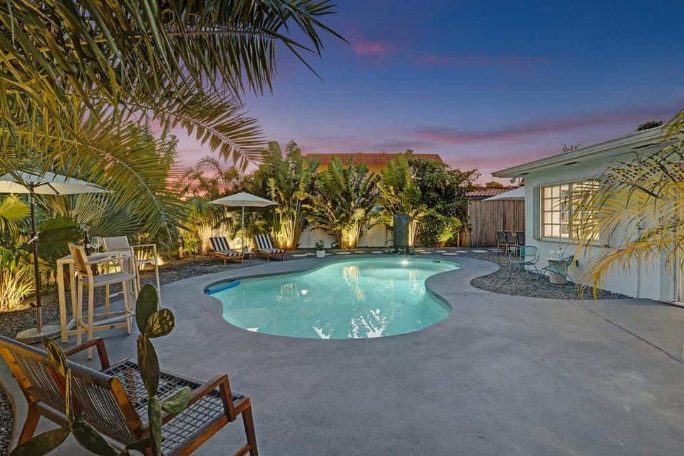 Swimming pool, sunbed