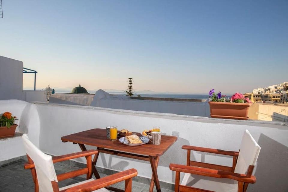 View (from property/room), Balcony/Terrace, Seating area, Dining area, Sea view