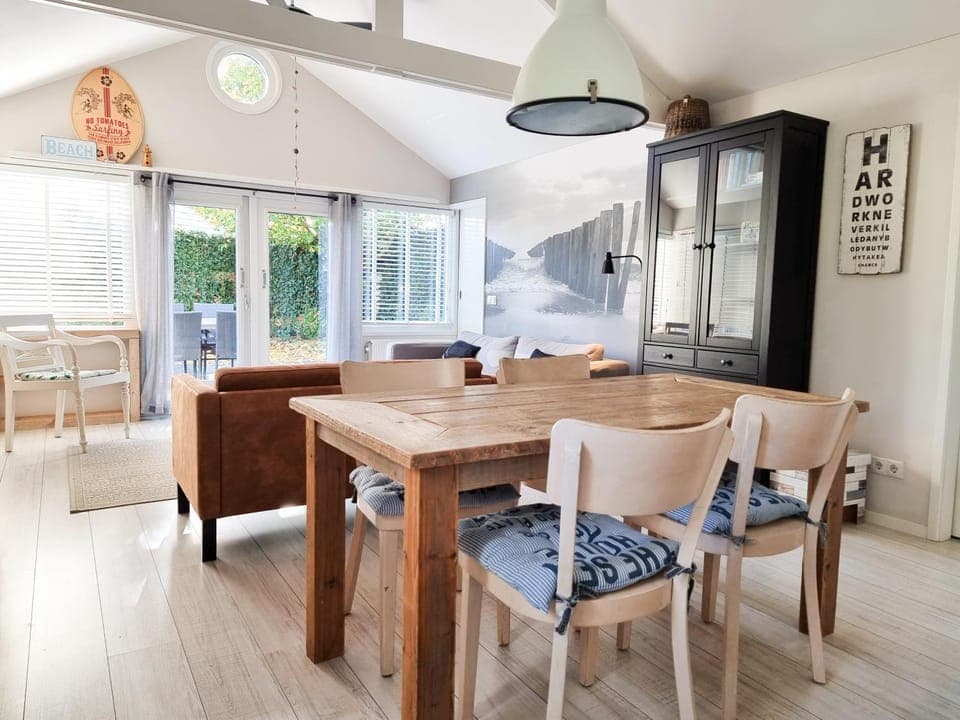 Seating area, Dining area