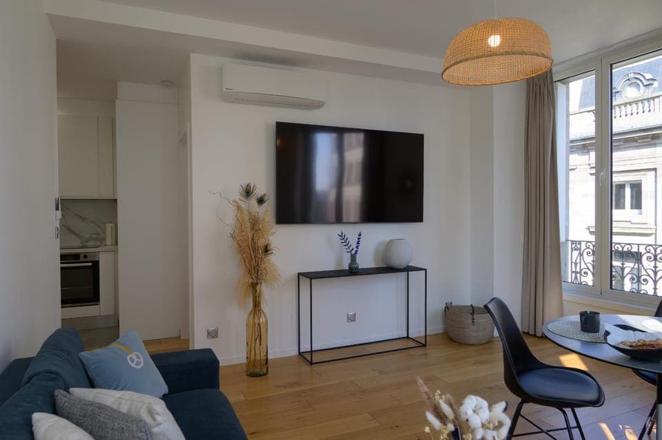 Communal lounge/ TV room, Living room