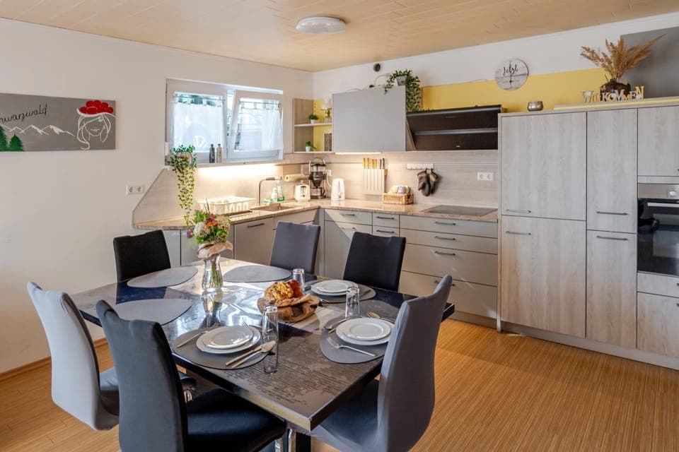 Kitchen or kitchenette, Food and drinks, Dining area, Food, stove, kitchen