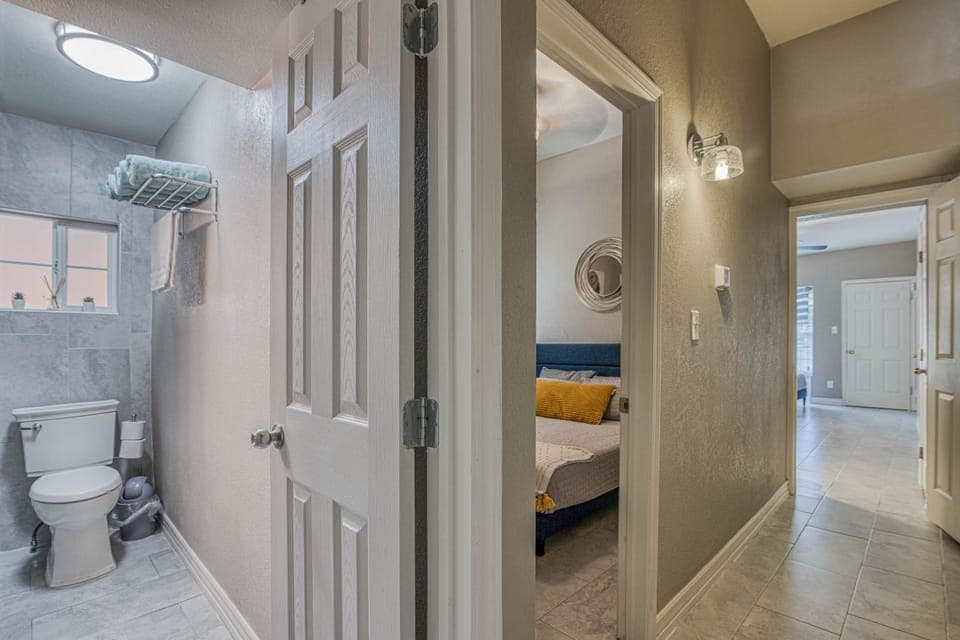 Toilet, Bathroom, towels