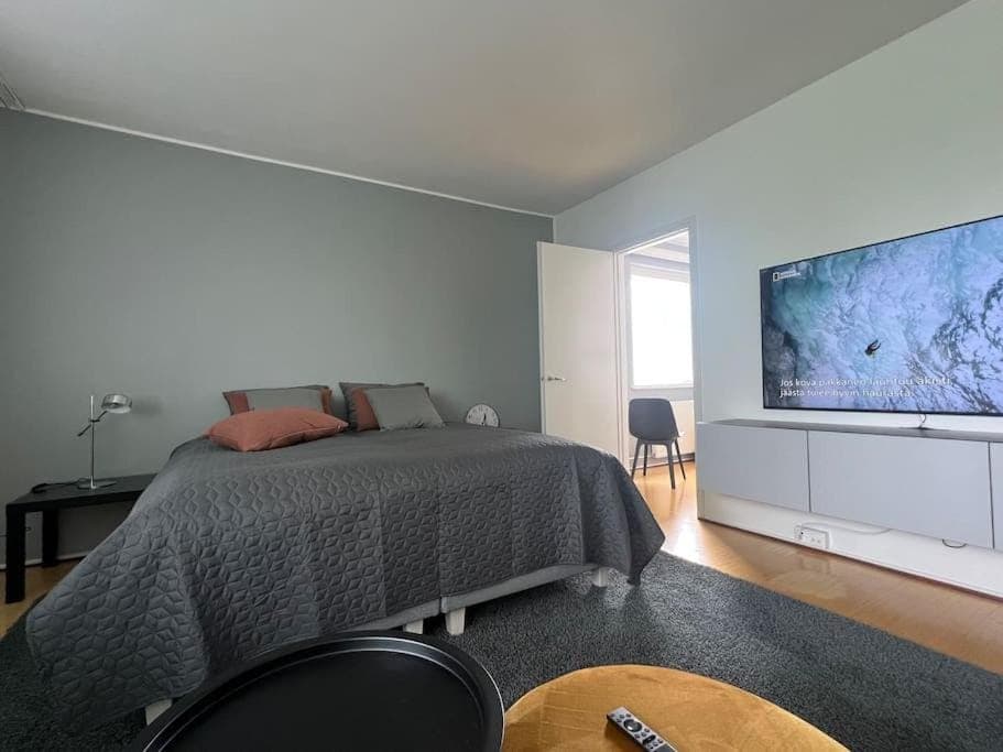 Bed, TV and multimedia, Photo of the whole room, Bedroom