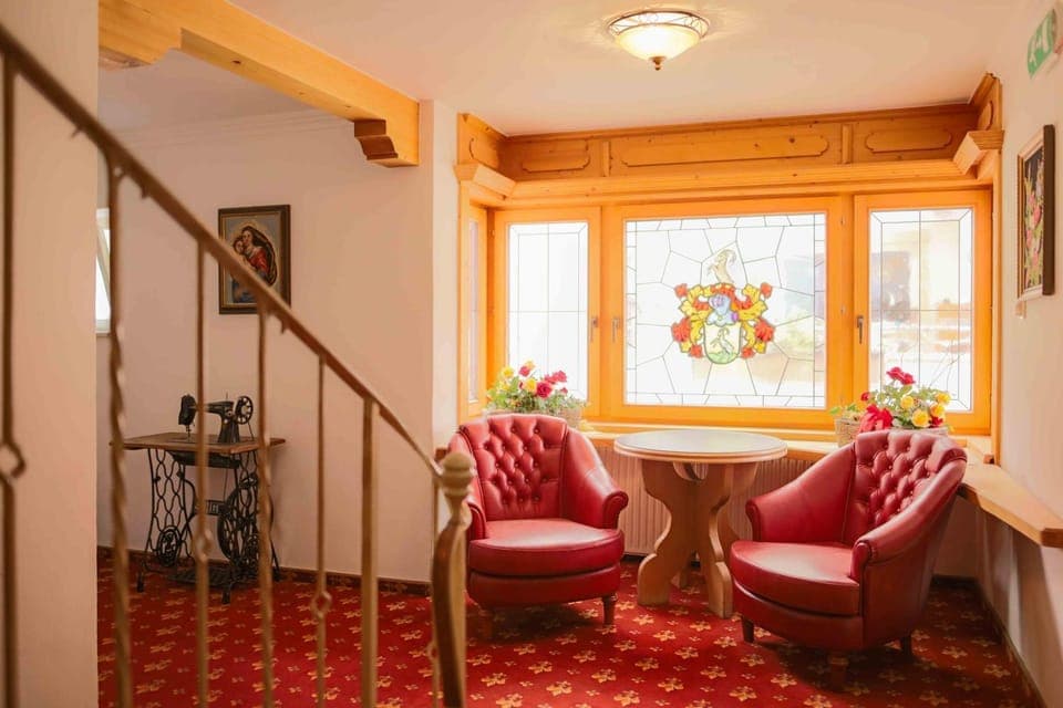 Decorative detail, Area and facilities