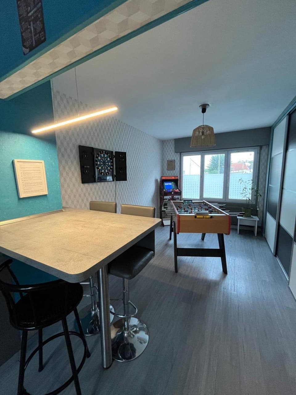 Game Room, Dining area