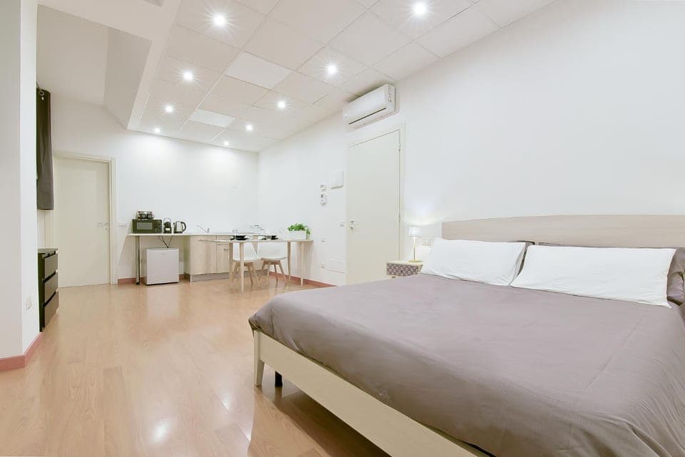 Photo of the whole room, Bedroom, air conditioner