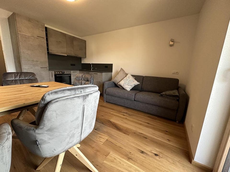 Kitchen or kitchenette, Living room, Seating area, Dining area