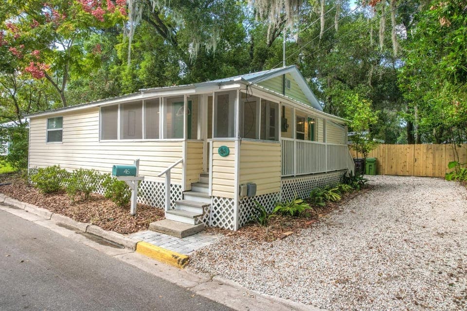 The Garden Cottage - Pet Friendly & 5 Mins to Town House in Saint Augustine