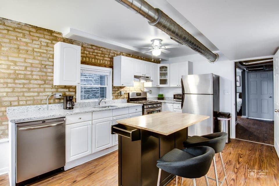Quiet Comfort in the Big City, Just Steps to the Blue Line apts Apartment in Wicker Park