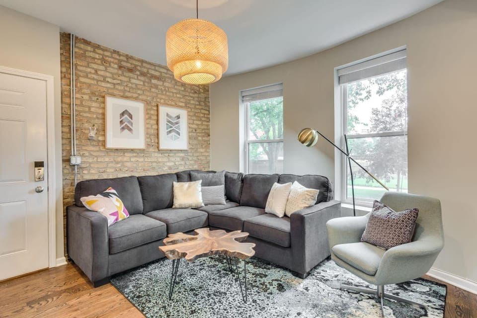 Vibrant & Stylish 4 Bed Condo near Humboldt Park Apartment in Chicago