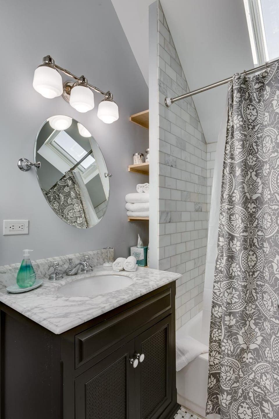 Old Town Elegance Awaits You in This Classic Chicago Stunner! apts Apartment in Bucktown