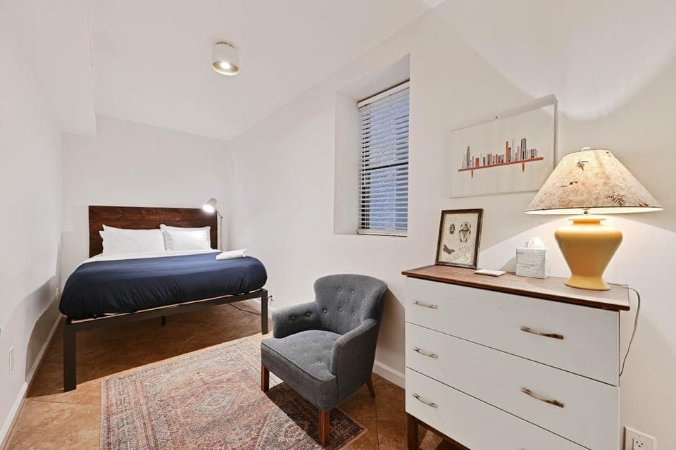 Bucktown Condo Just Two Blocks from the 'L' apts Apartment in Wicker Park