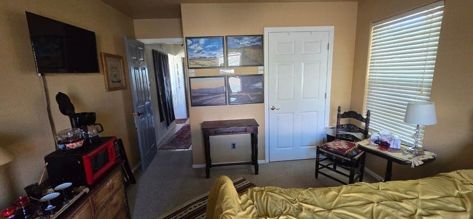 TV and multimedia, Photo of the whole room, Bedroom