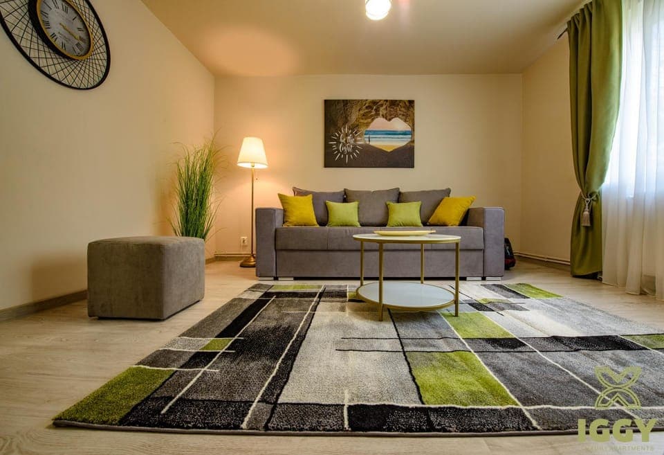 Communal lounge/ TV room, Bed, TV and multimedia, Living room, Seating area, locker, air conditioner