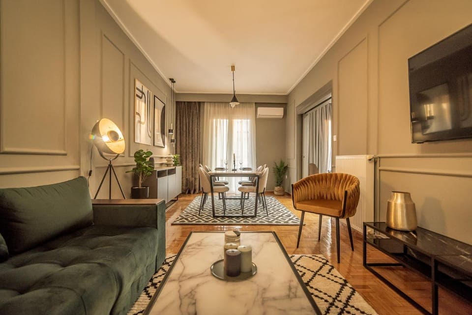 TV and multimedia, Living room, Seating area, Dining area