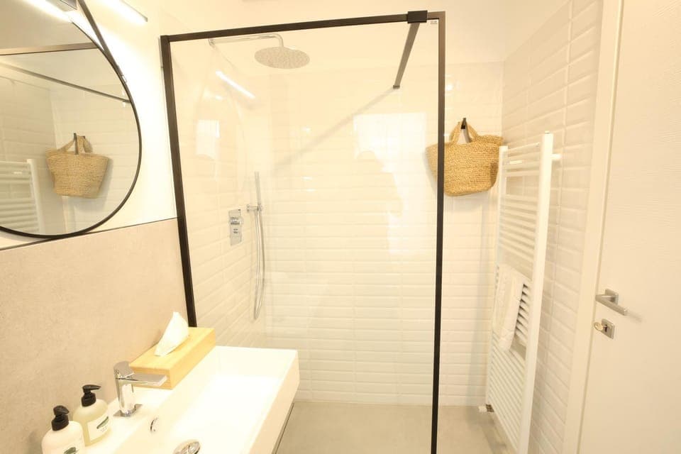 Shower, Bathroom, towels