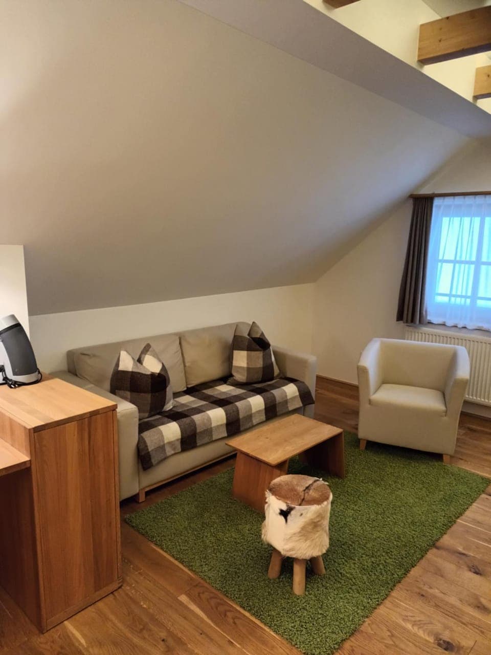 Living room, Seating area