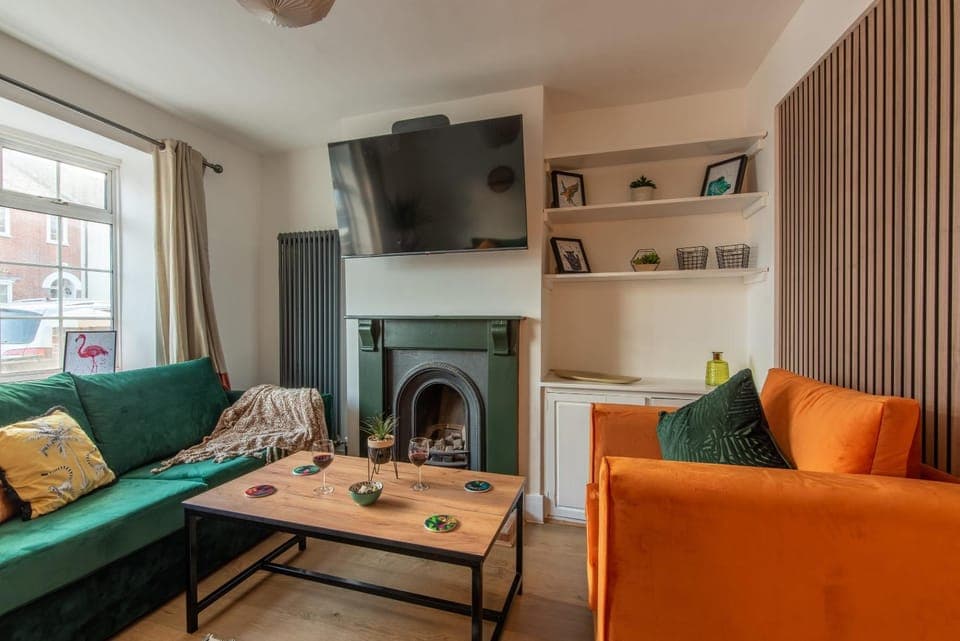 Communal lounge/ TV room, TV and multimedia, Living room, Seating area