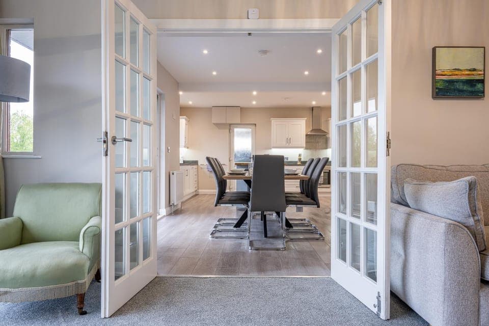 Seating area, Dining area