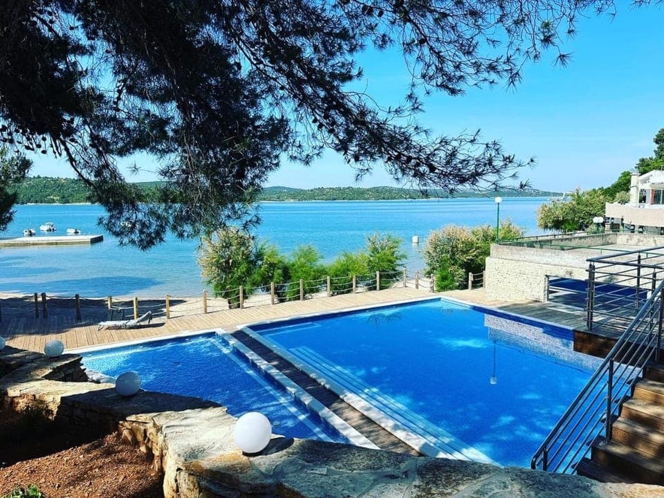 Nearby landmark, Pool view, Sea view, Swimming pool, sunbed