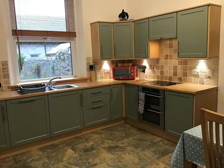 Kitchen or kitchenette, Dining area, dishwasher, minibar, pet friendly, stove