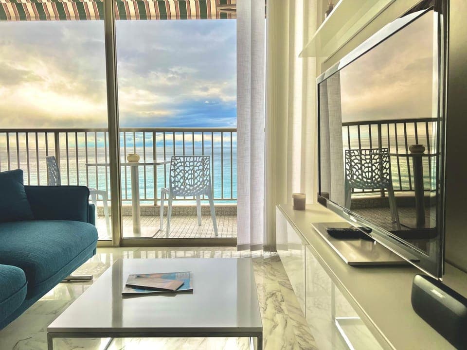 TV and multimedia, View (from property/room), Balcony/Terrace, Living room, Sea view