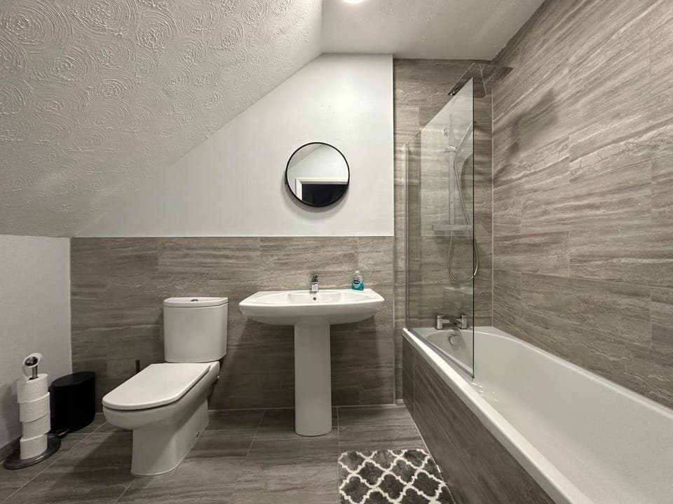 Shower, Toilet, Bathroom, Bath, towels