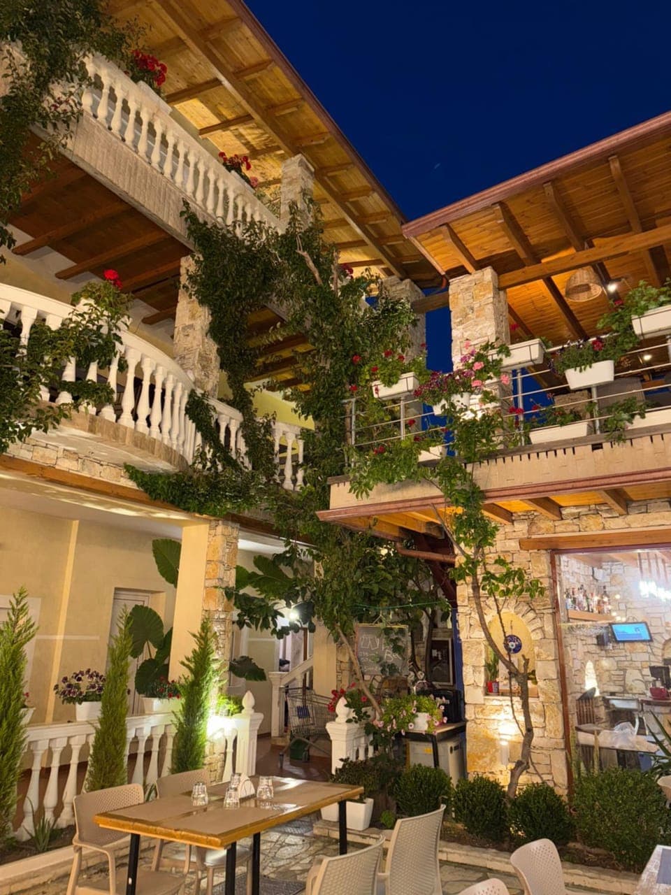 Property building, Patio, Restaurant/places to eat, Night, View (from property/room), Balcony/Terrace, Banquet/Function facilities