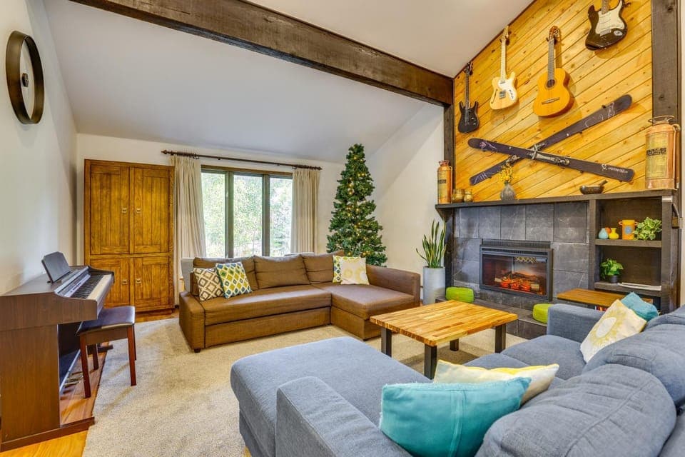 7 Mi to Skiing! Mtn-View Hot Tub Haven in Frisco House in Frisco