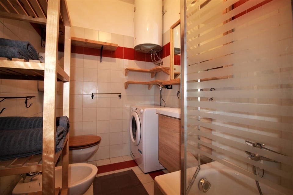 Shower, Toilet, Bathroom, bidet, towels