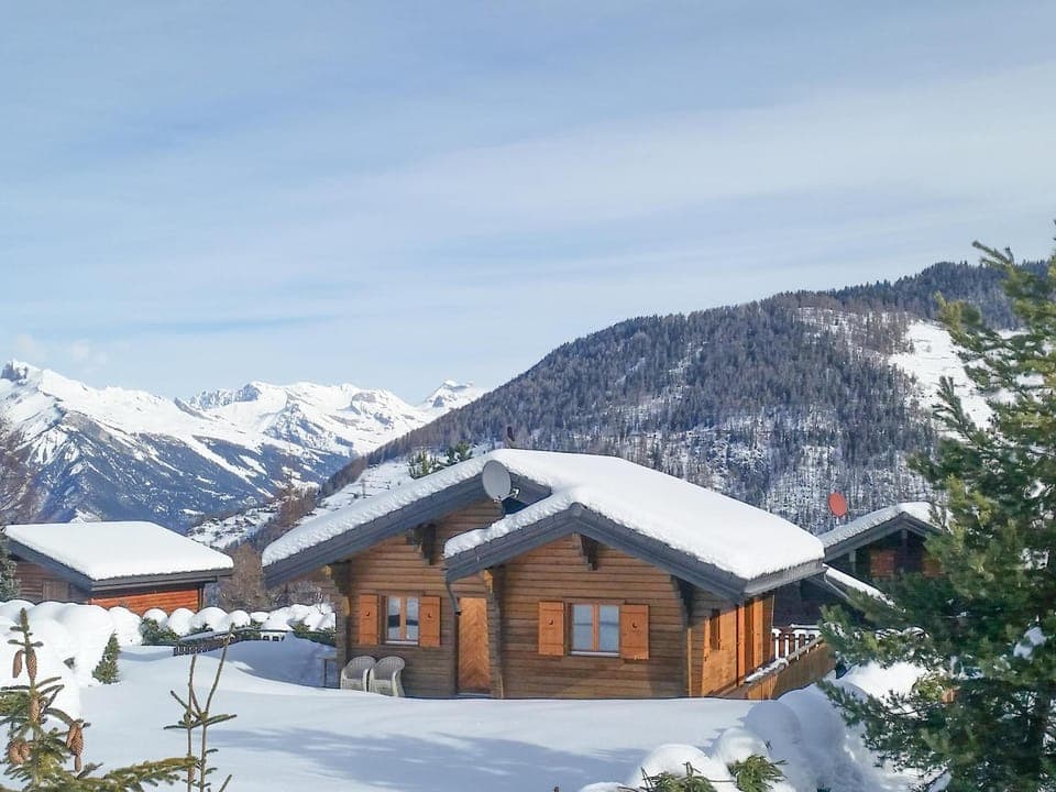 Facade/entrance, Mountain view