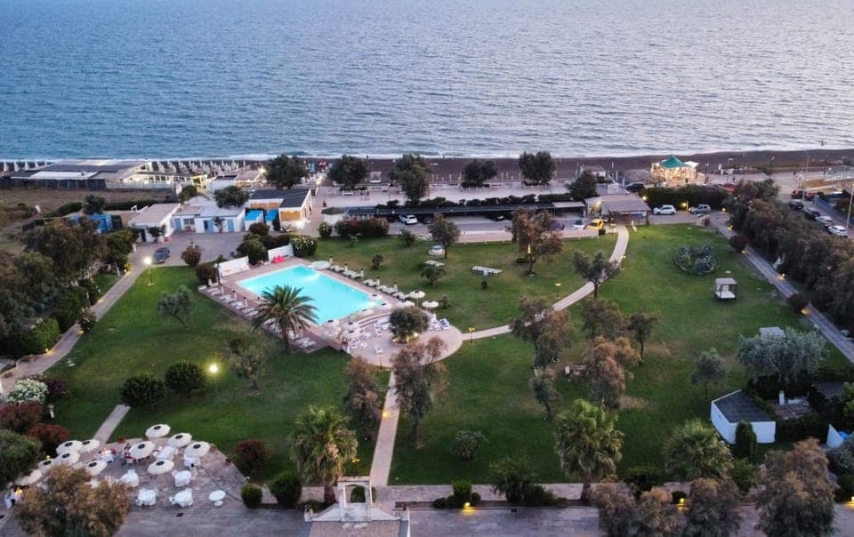 Property building, Restaurant/places to eat, Swimming pool